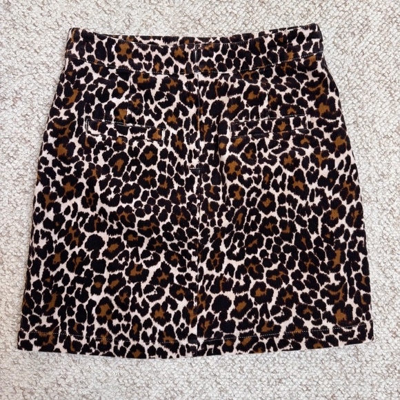 J.Crew Women's Buckled Mini Skirt in Leopard Corduroy Size 4 - Picture 2 of 3